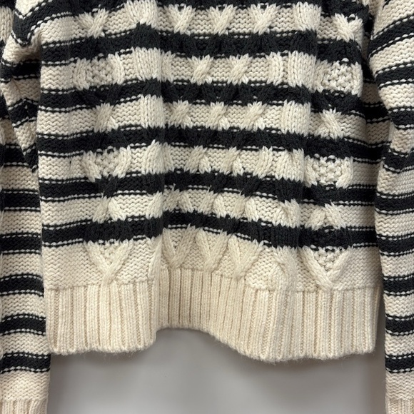 NWOT American Eagle Striped Cable Knit Crewneck Pullover Sweater Cream Navy XS - Picture 3 of 7